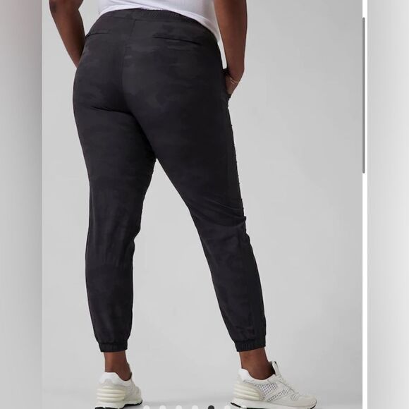 Athleta  Brooklyn Camo Jogger New with tags Size 20 Black Camo - Picture 6 of 12